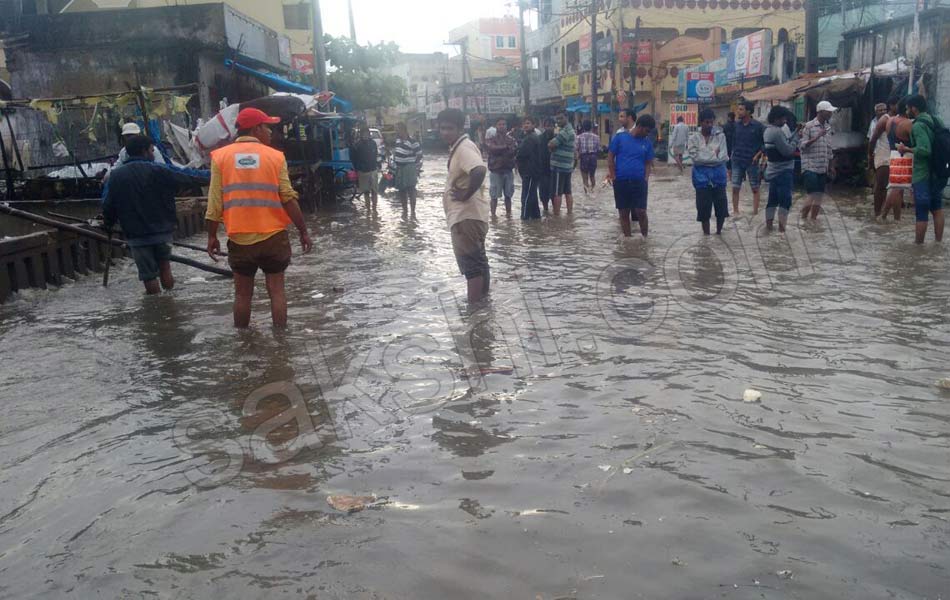 huge rains in Hyderabd - Sakshi11