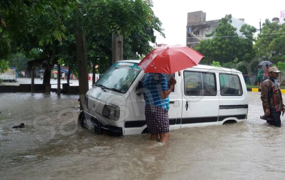 Huge rains in Guntur district - Sakshi9