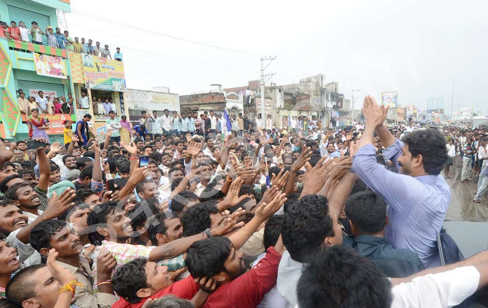 YS Jagan Tour in Guntur District Floods Area - Sakshi20