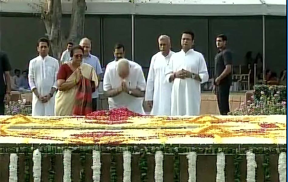 Leaders pays tribute mahatma gandhi10