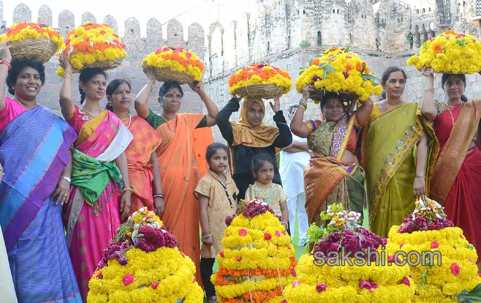 Bathukamma celebrations in Golconda12