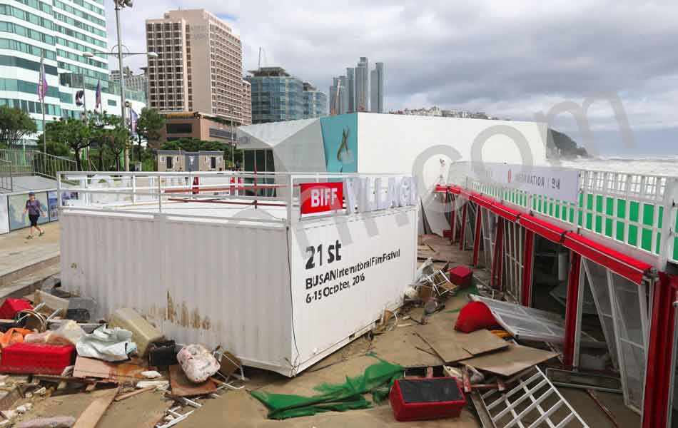 powerful typhoon chaba barrels toward japan4