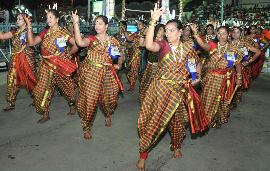 dance in muthyapu pandiri seva4