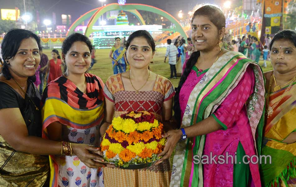 bathukamma festival in Hussain Sagar16