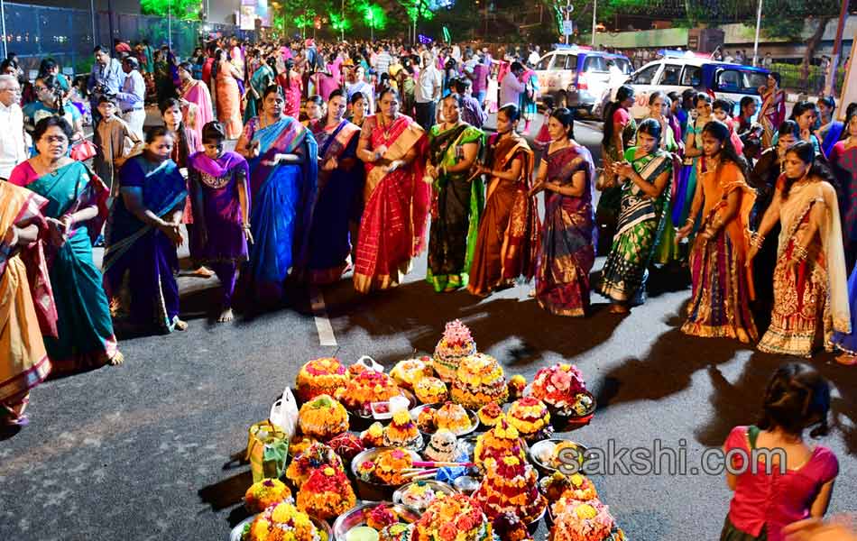 bathukamma festival in Hussain Sagar22