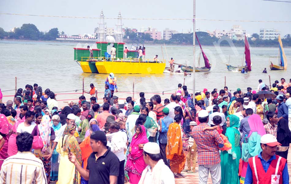 huge crowds to rottela panduga festival11