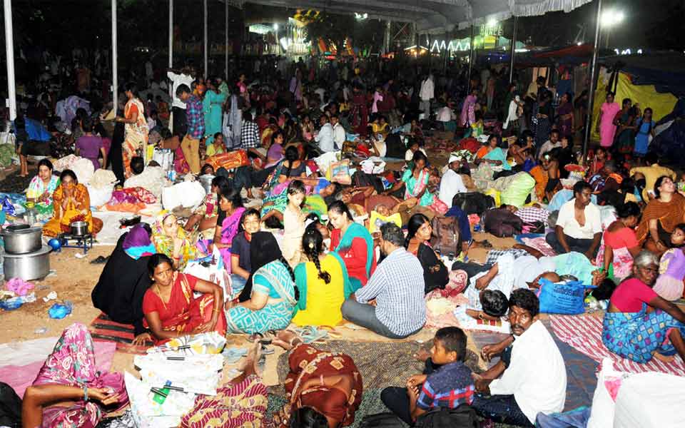 Huge number of Devotees for rottela pandaga - Sakshi2