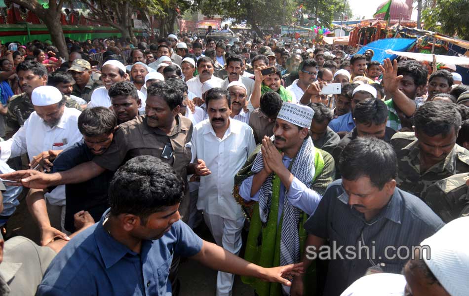 ys jagan mohan reddy participated in rottela panduga - Sakshi9