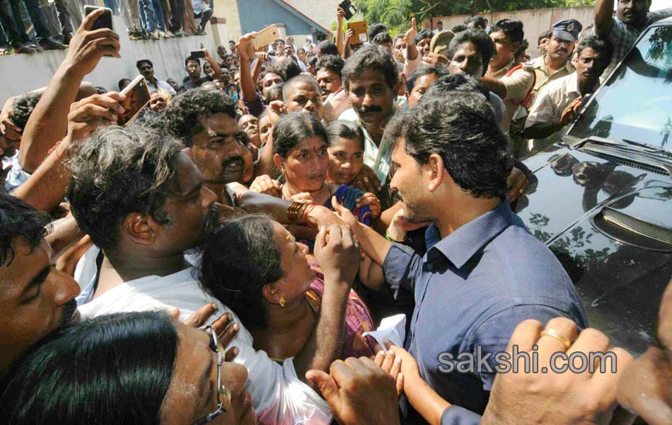 YS Jagan tour in Thunduru - Sakshi4