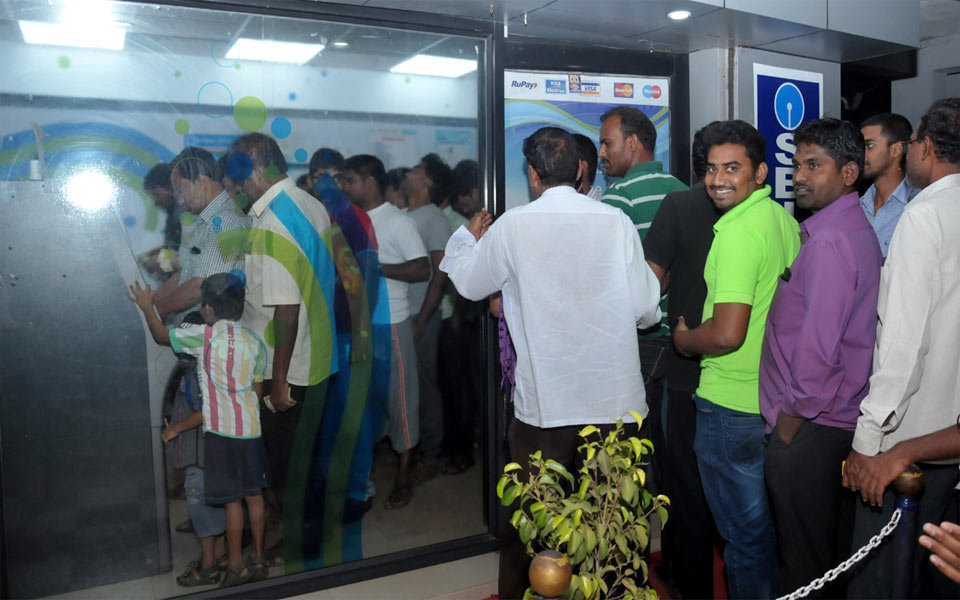 People throng at ATM centers - Sakshi1