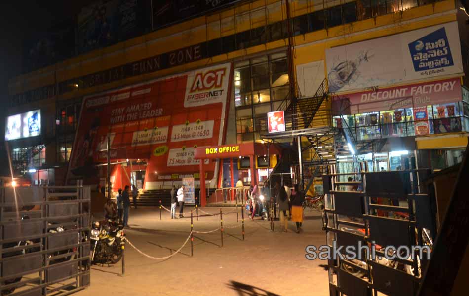 currency troubles in hyd city6