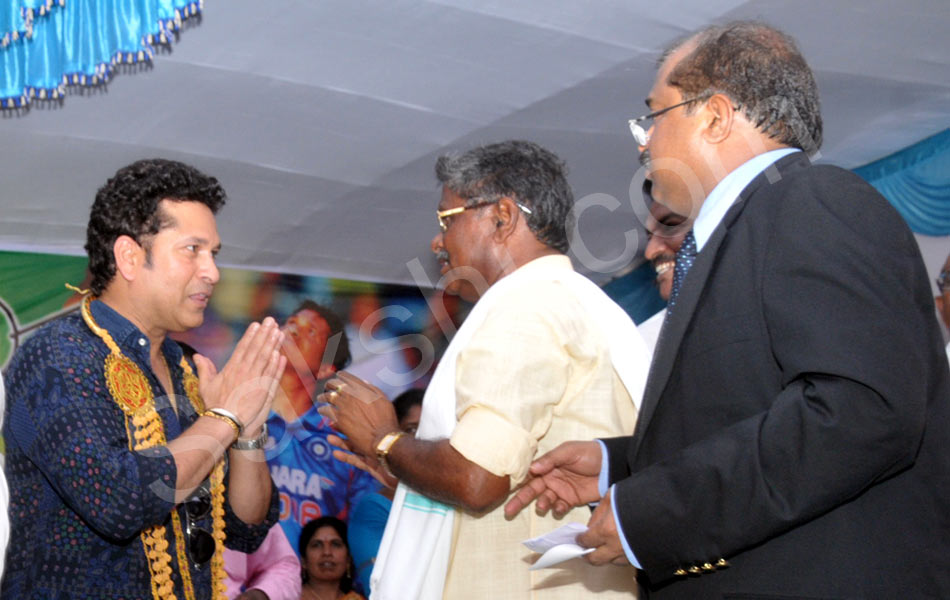 Sachin visits his adopted village Puttamraju Kandrika in AP5