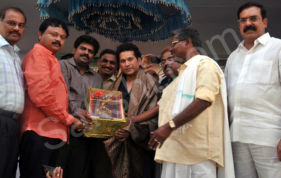 Sachin visits his adopted village Puttamraju Kandrika in AP11