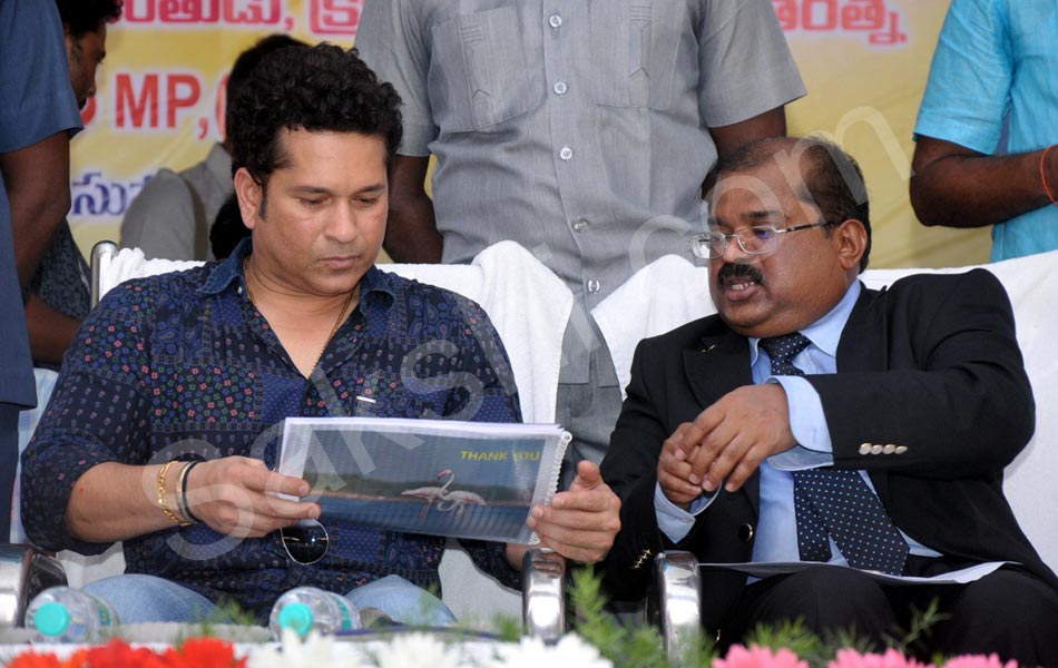 Sachin visits his adopted village Puttamraju Kandrika in AP15