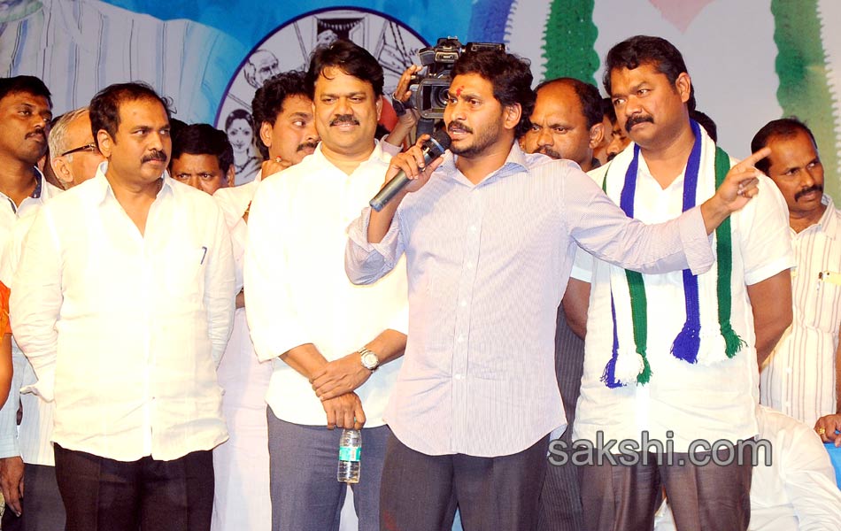 support will be with divis effected people says ys jagan mohan reddy - Sakshi5