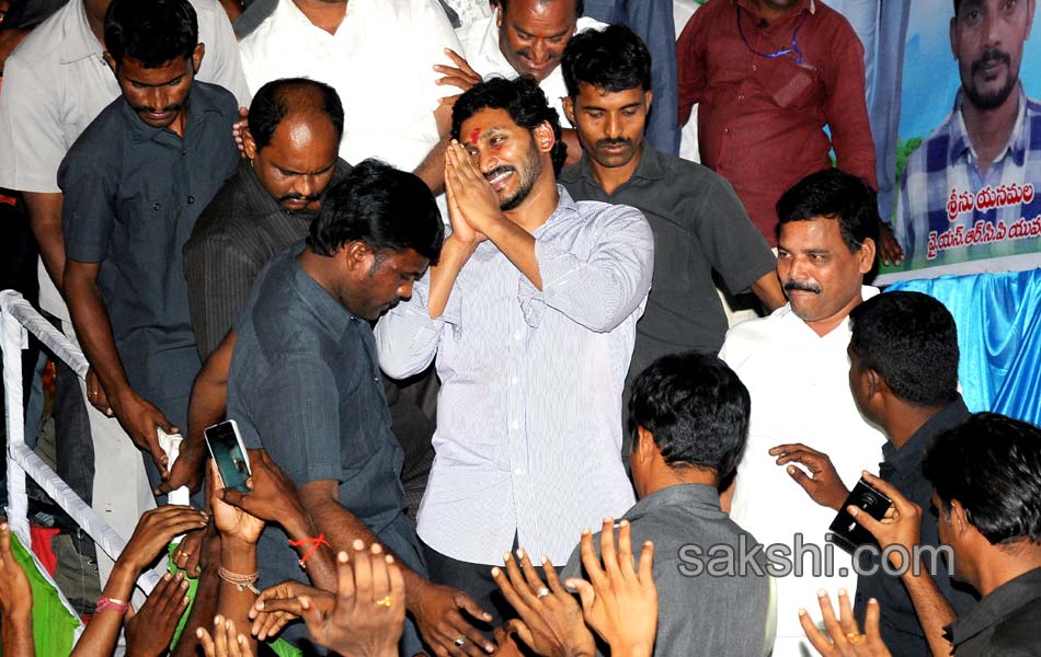 support will be with divis effected people says ys jagan mohan reddy - Sakshi10