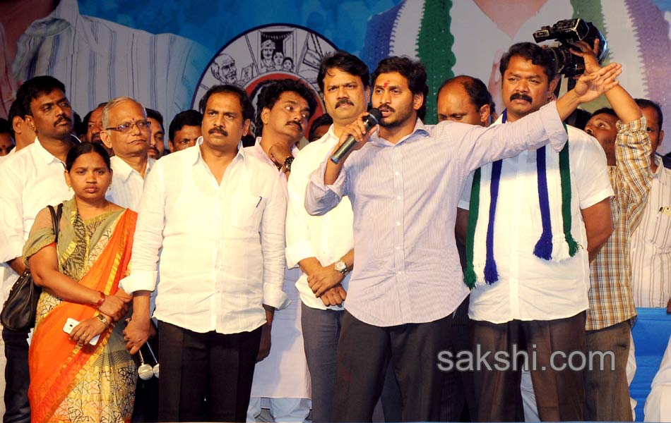 support will be with divis effected people says ys jagan mohan reddy - Sakshi13