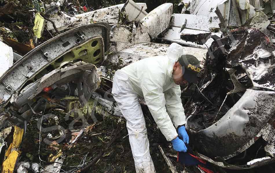 Colombia plane crash 71 dead on Brazil soccer teams charter flight26