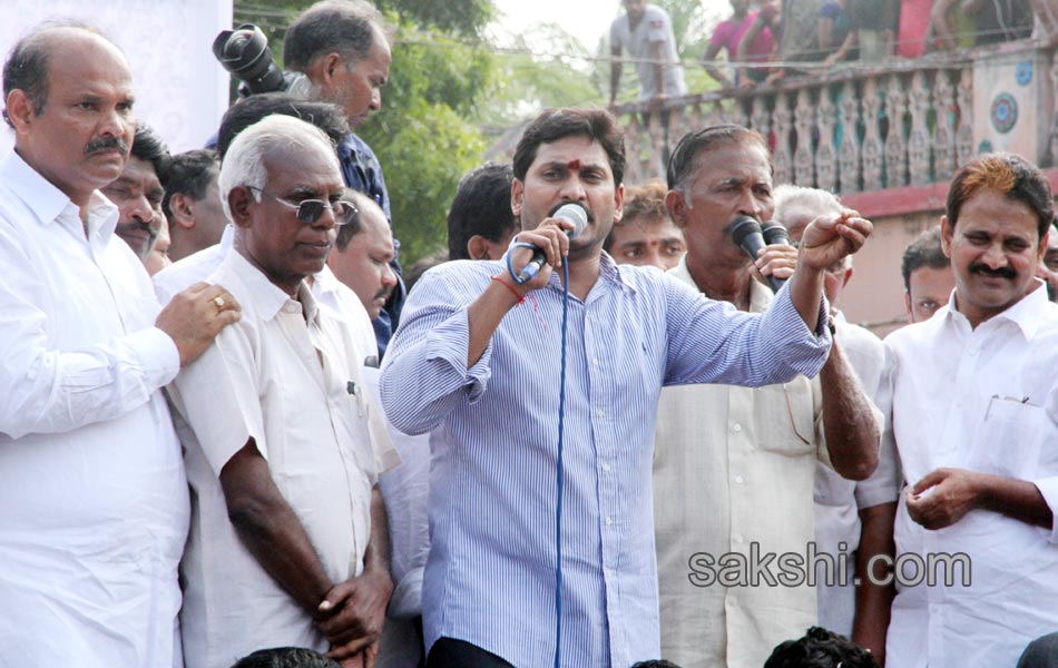 Ys Jagan Visitation to bandarport victims - Sakshi3