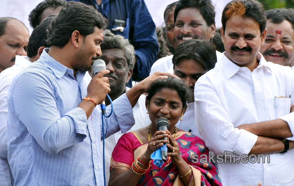 Ys Jagan Visitation to bandarport victims - Sakshi14