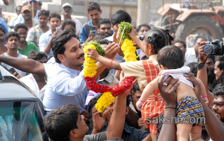 Ys Jagan Visitation to bandarport victims - Sakshi21