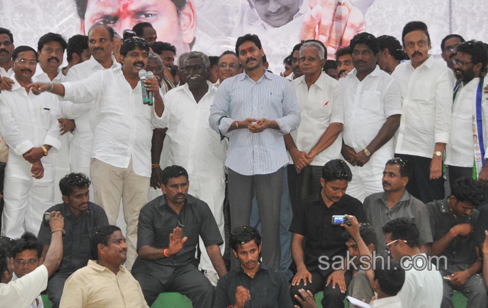 Ys Jagan Visitation to bandarport victims - Sakshi23