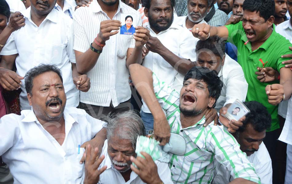 Jayalalithas critical health9