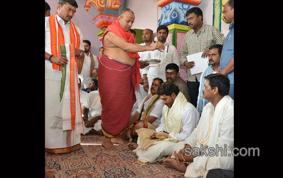 ys jagan in srisailam mallanna temple - Sakshi11