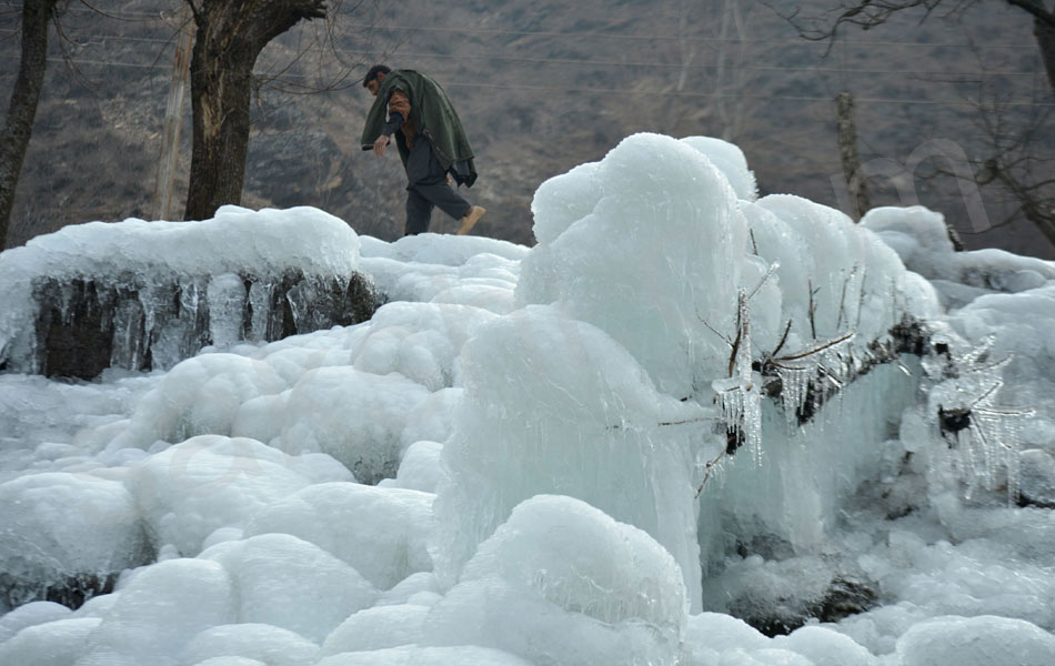 snowfall at North India attracts tourists23