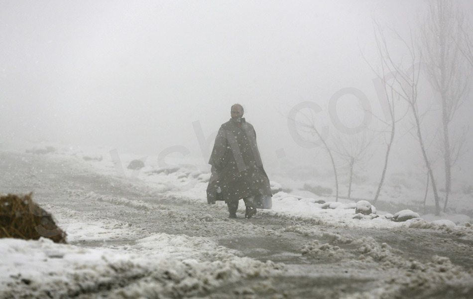 snowfall at North India attracts tourists27