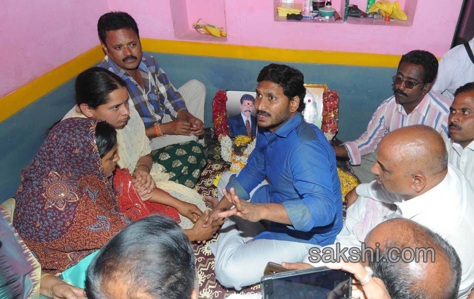 Today YS Jagan Mohan Reddy Mahadarna at uravakonda - Sakshi20