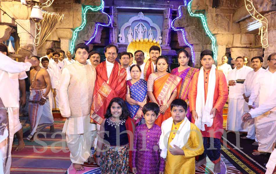 KCR visits tirumala - Sakshi16