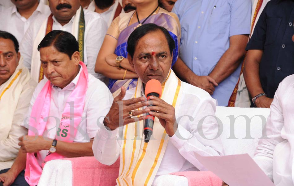 kcr visits Veerabhadra Swamy temple - Sakshi10