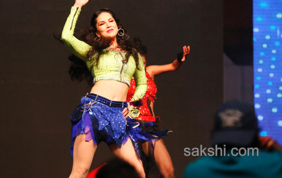 sunny leone dance in Rogue Movie Audio Release Functio - Sakshi10