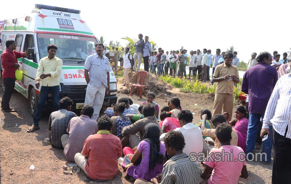 ys jaganmohan reddy console aqua factory victims - Sakshi6