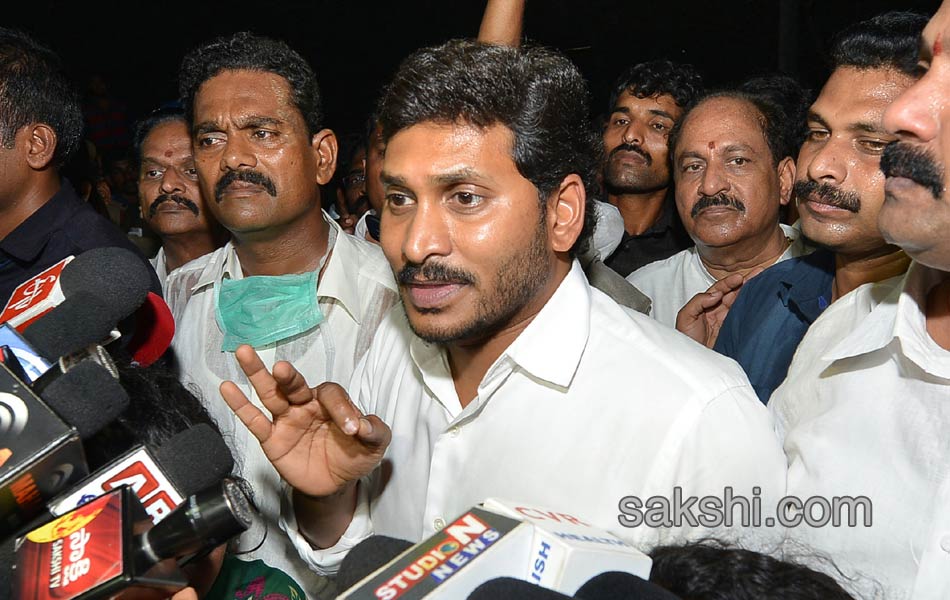 ys jaganmohan reddy console aqua factory victims - Sakshi9