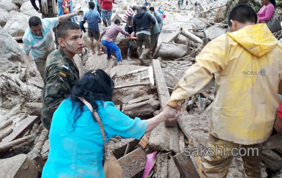 Colombia shaken after surging rivers avalanche leaves9