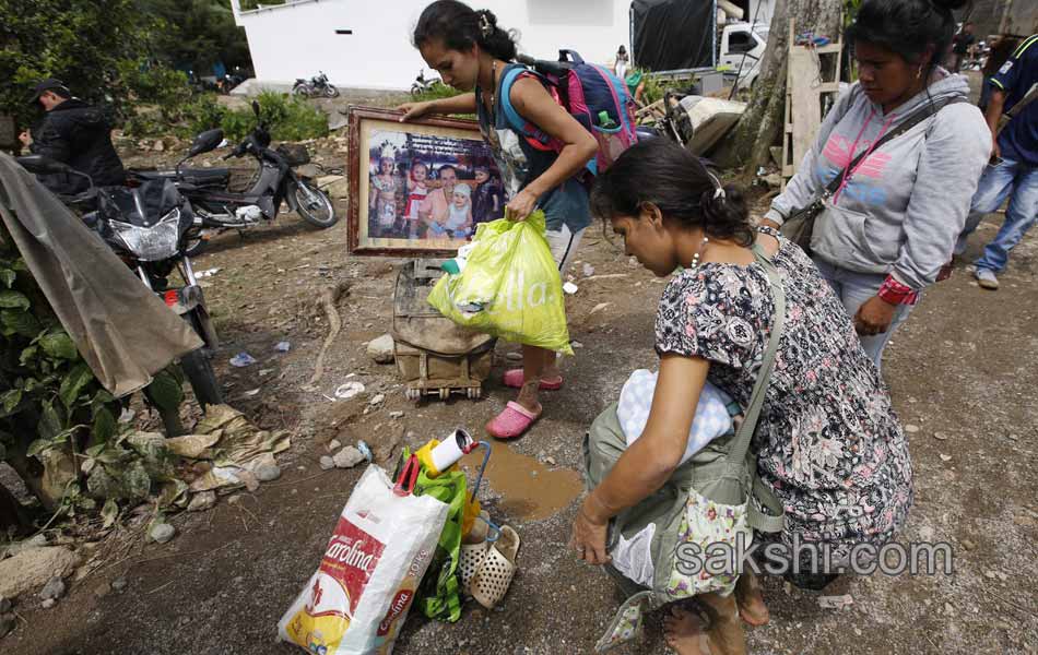 Colombia shaken after surging rivers avalanche leaves16