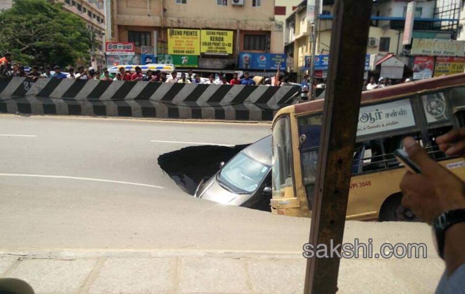 Huge cave in on popular Mount Road in Chennai swallows bus and car - Sakshi4