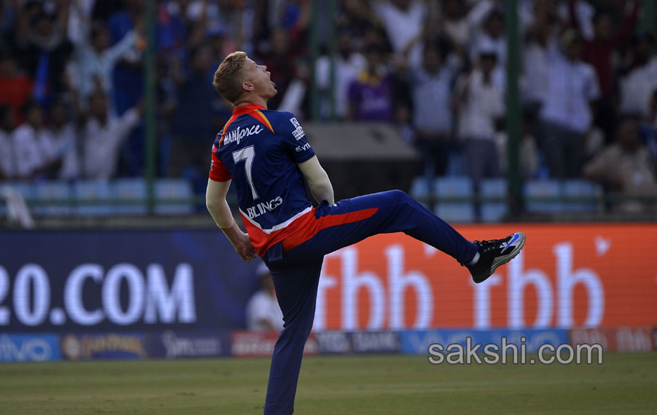 Kolkata Knight Riders beat Delhi Daredevils by 4 wickets11