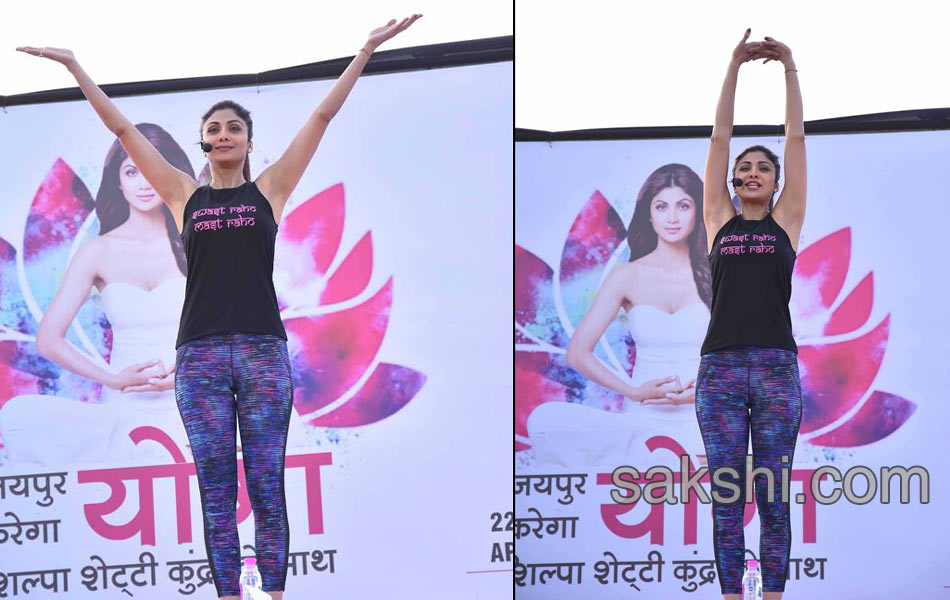 Bollywood Actress Shilpa Shetty performs Yoga in Jaipur2