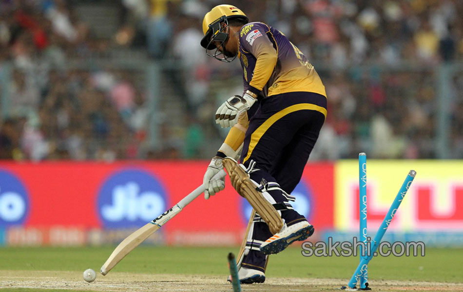 Kolkata Knight Riders won match with  Delhi Daredevils10