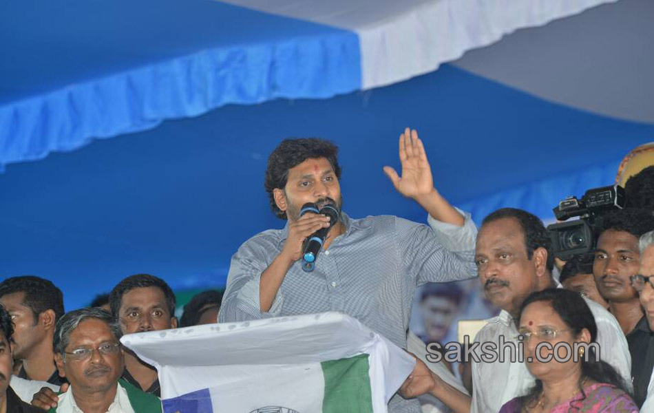 YS Jagan Mohan Reddy kickstarts Rythu deeksha in guntur - Sakshi2