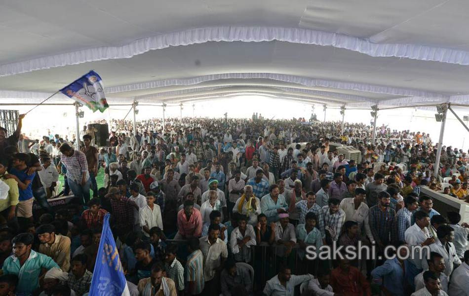 YS Jagan Mohan Reddy kickstarts Rythu deeksha in guntur - Sakshi3