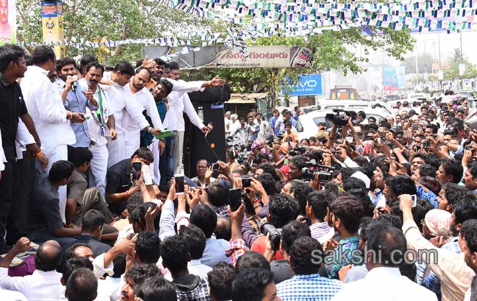 YS Jagan Mohan Reddy kickstarts Rythu deeksha in guntur - Sakshi19