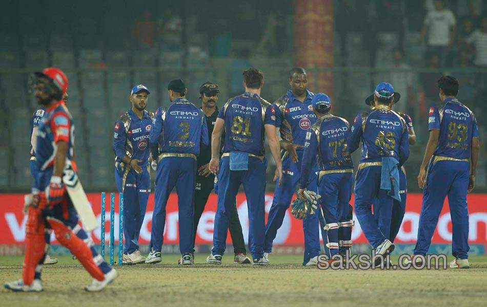 Mumbai Indians win by Delhi Daredevils4