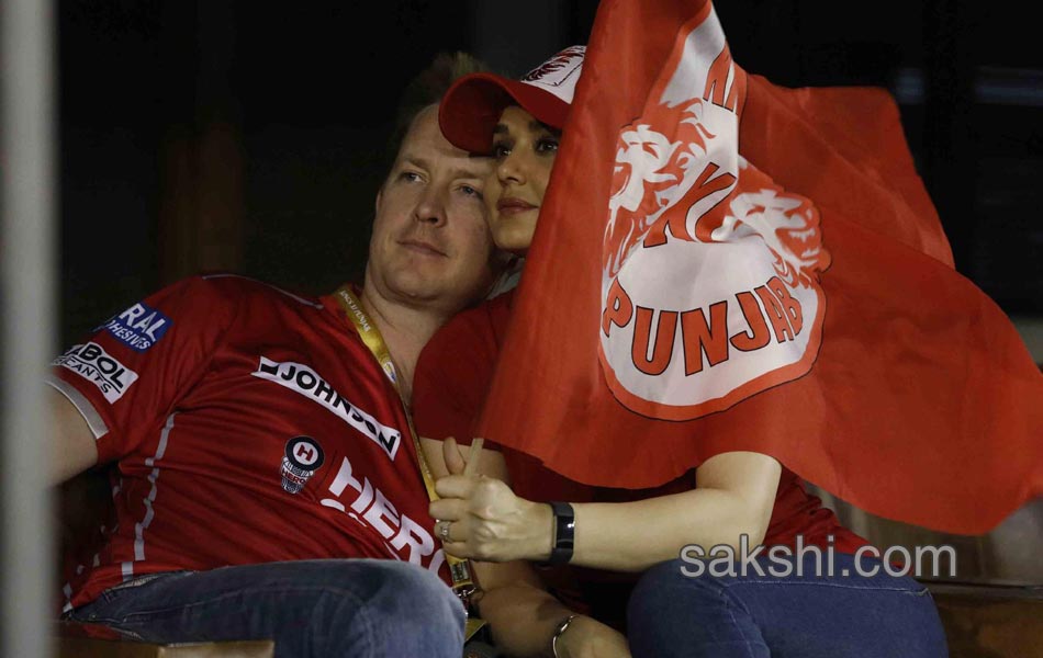 gujarat lions won by 6 wickets on kings xi punjab - Sakshi14