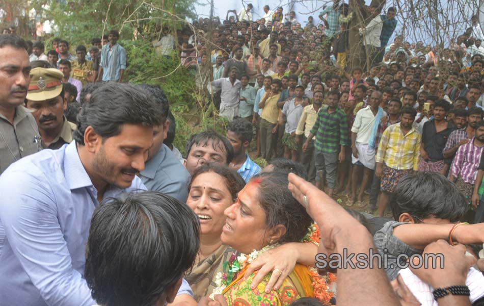 ys jagan attend cherukulapadu narayana reddy funeral - Sakshi3