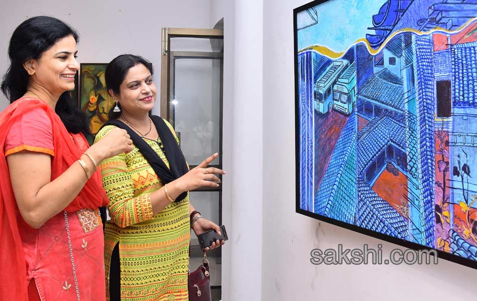 Governor gets two paintings as gift at art exhibition8