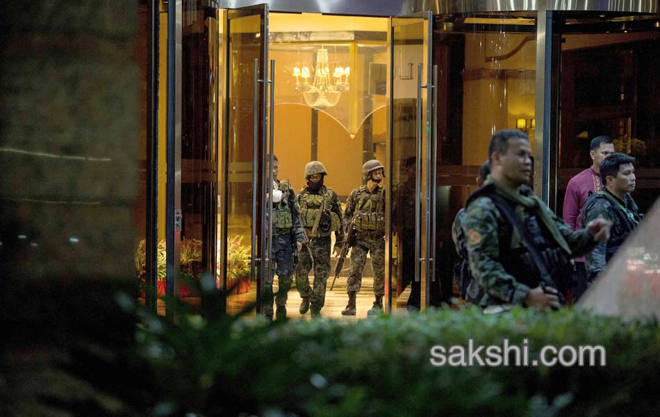 Gun fire and explosions heard at resorts world manila - Sakshi12